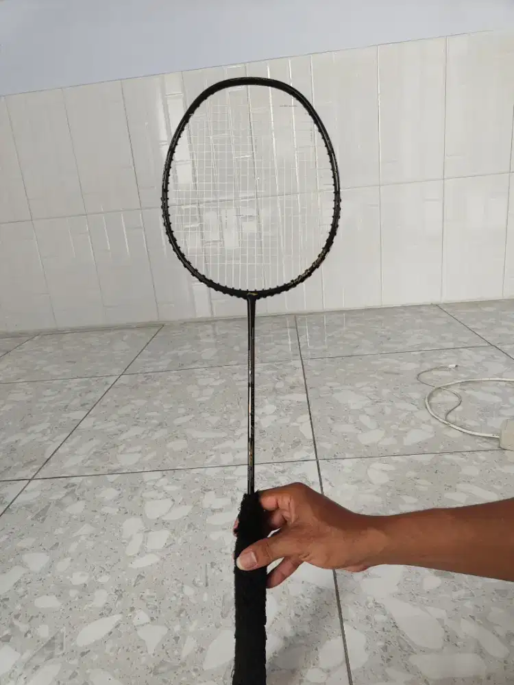 Raket badminton lining