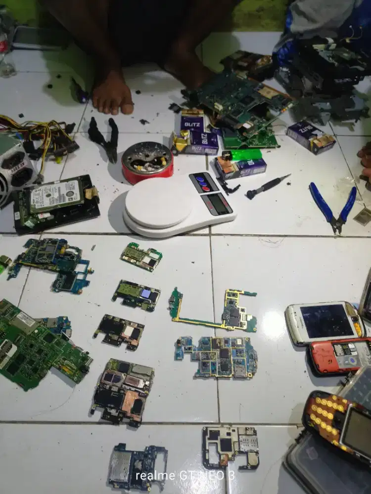 Menerima HP rusak rongsok