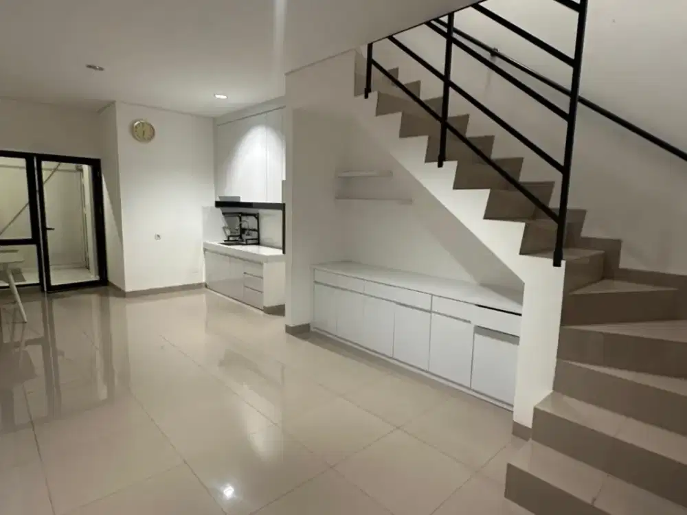 RUMAH 2 LANTAI SEMI FURNISHED DI GREEN PARK VIEW (GPV)