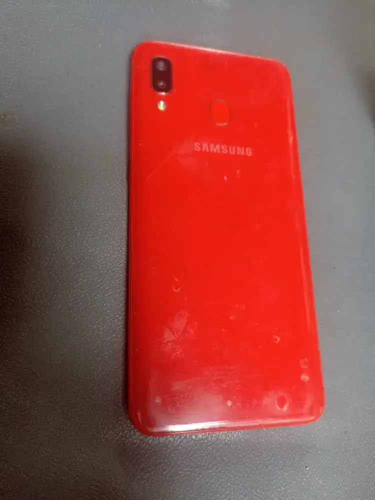 Samsung a20 warna merah
