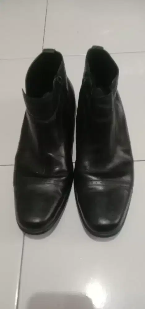 Sepatu kulit obermain