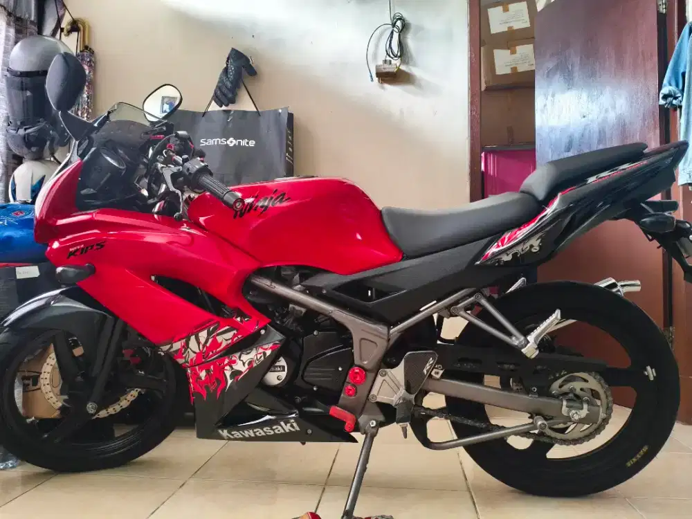 Dijual Kawasaki ninja 150rr new 2013 merah josjis
