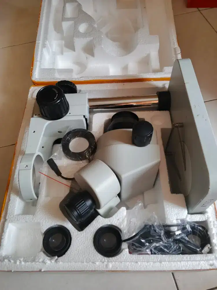 Microscope binokular dua mata