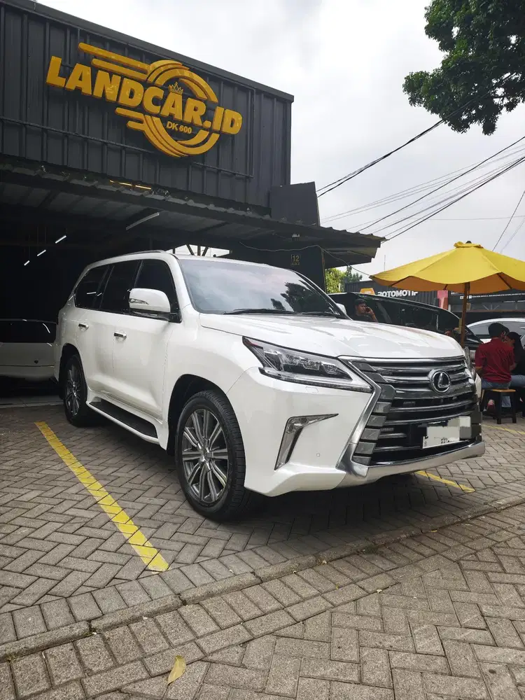Lexus LX570 AT 2016