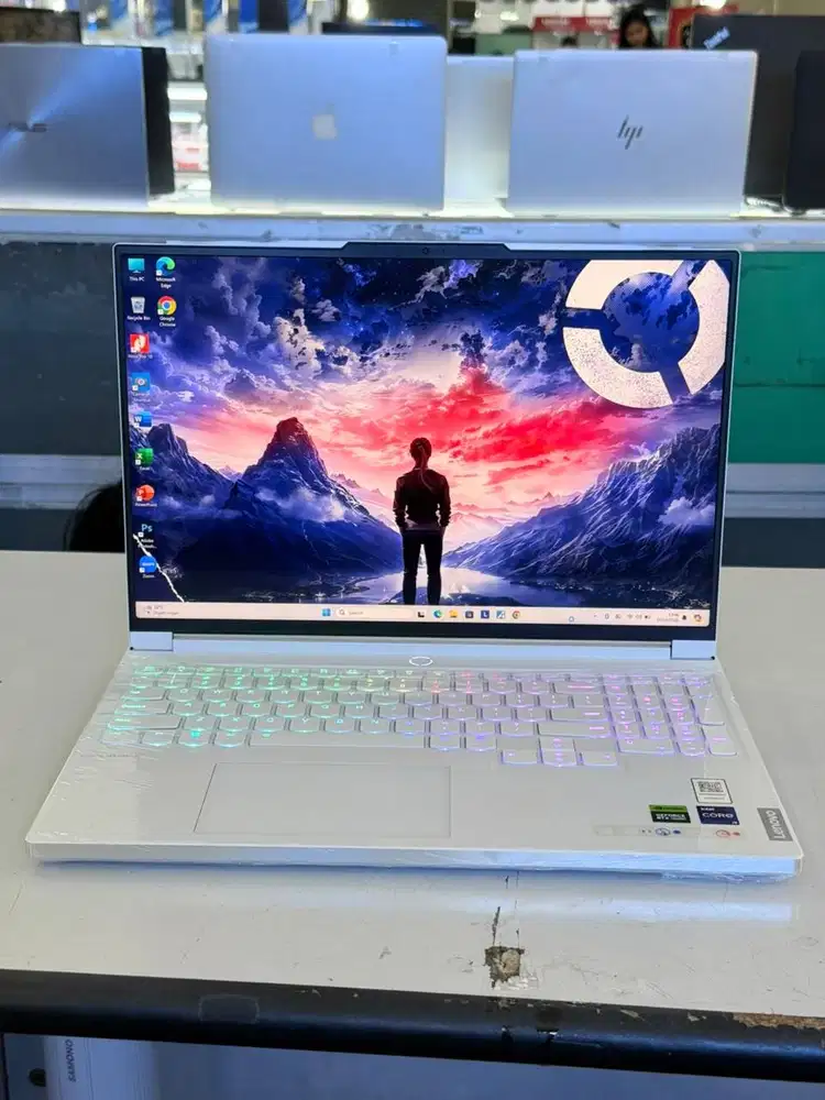 LENOVO LEGION 7-15IRX9 i9 14900HX RTX 4070 8GB Ram 32 GB DDR5 SSD 1TB