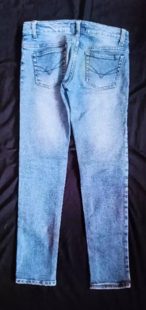 Celana Levis Wanita