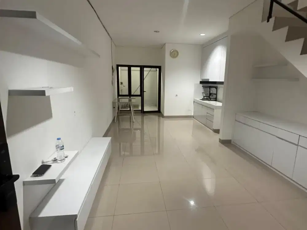Rumah 2 Lantai Semi Furnished di Green Park View (Gpv)