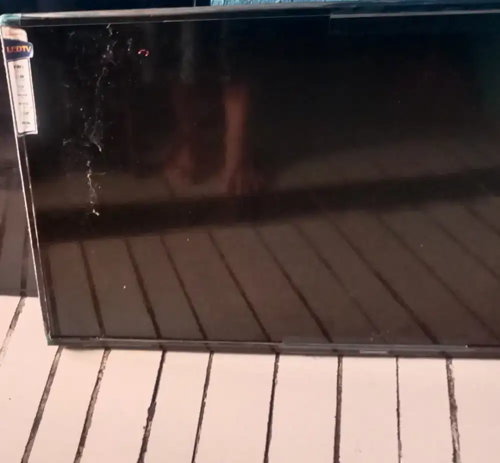 di jual cepat tv merk changhong 50 Inc minus gk ada gambar