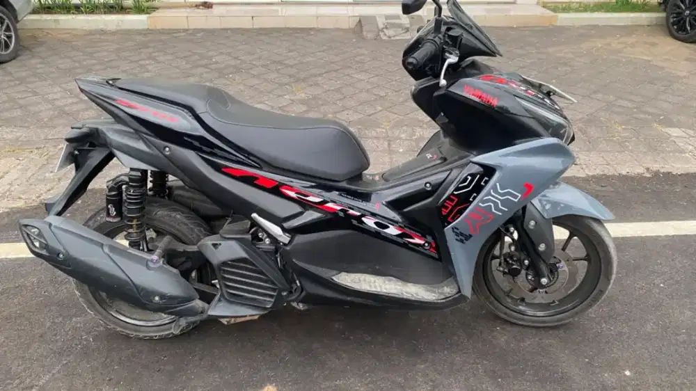 Di jual secepatnya motor AIROX secend surat lengkap