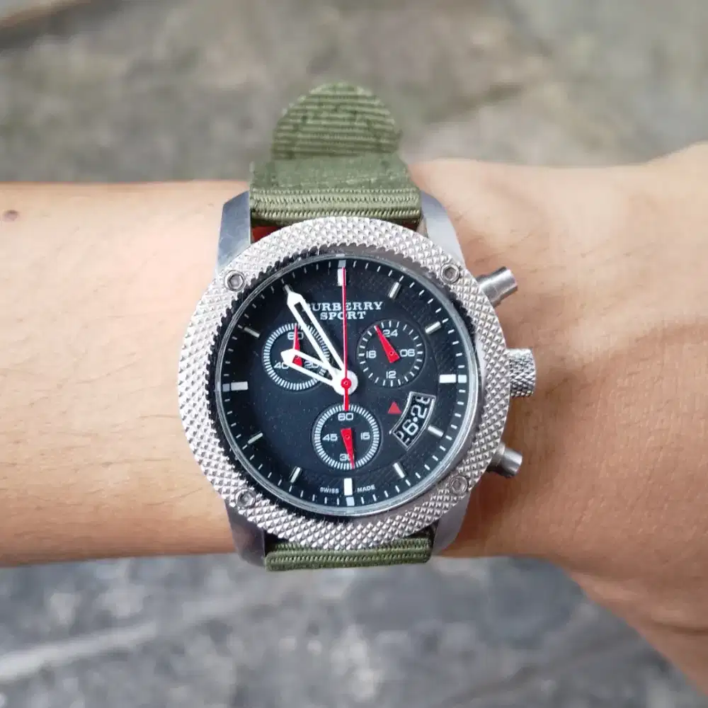 Jam tangan Burberry Sport