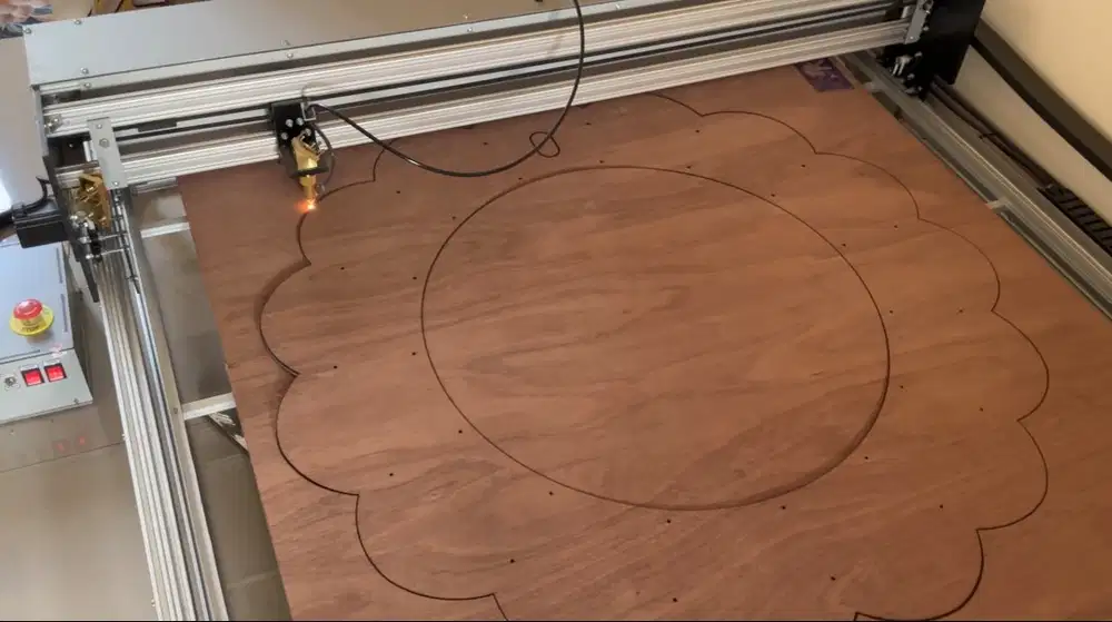 DIJUAL MESIN LASER CUTTING AKRILIK 40W – AREA KERJA 1220 × 1220 MM