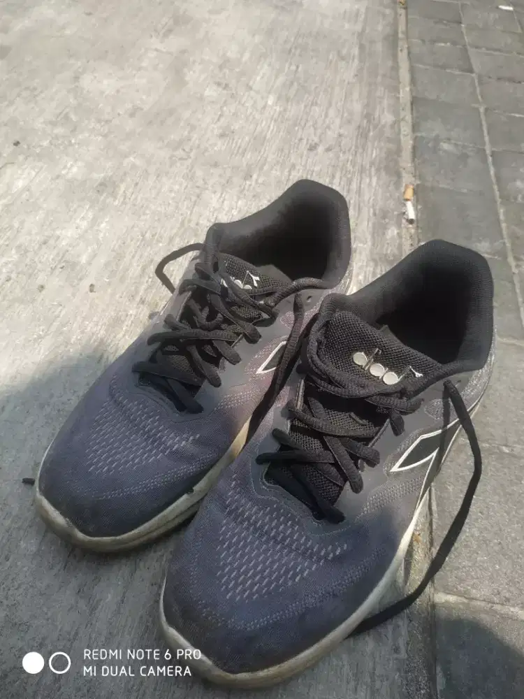 Diadora running original UK 42