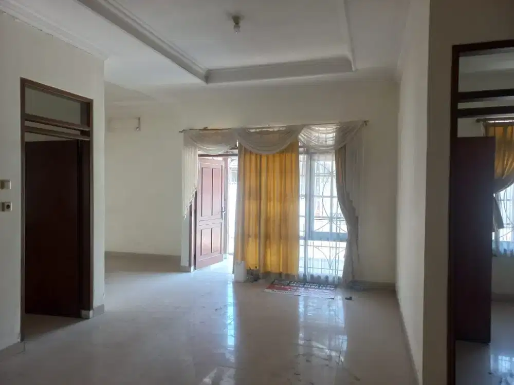 Dijual cepat rumah besar tanah luas siap huni di TKI 1, Bandung