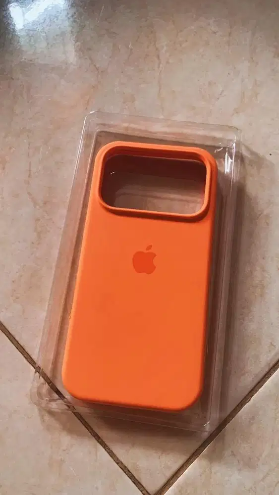 case casing iphone 17 pro cosmic orange original kondisi like new