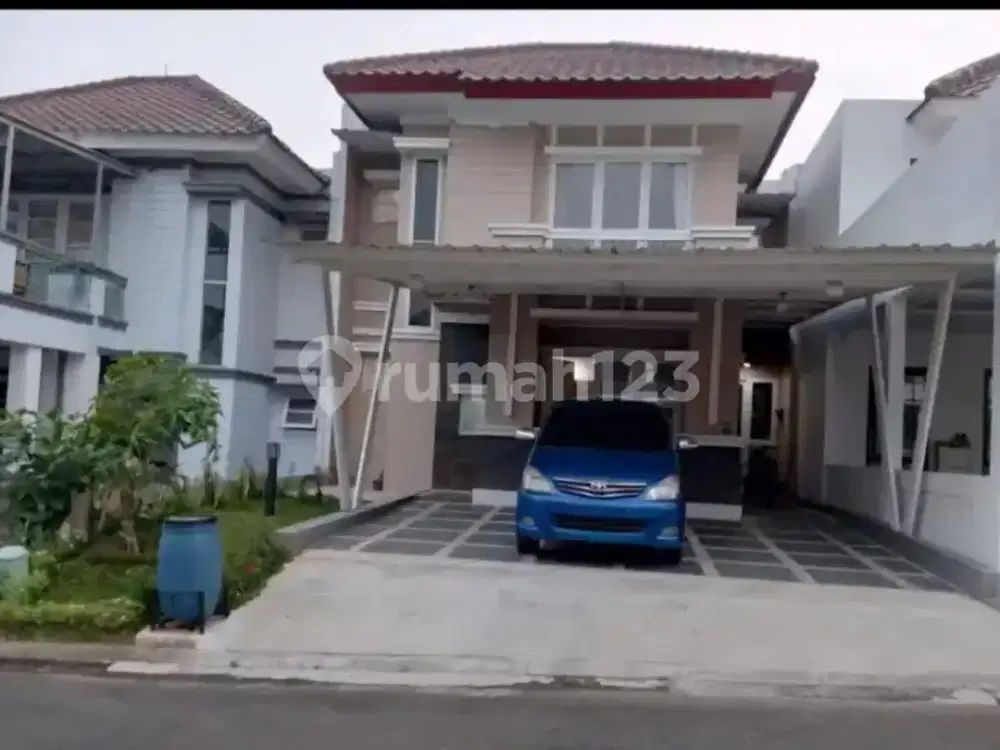 Di Jual Rumah Semi Furnish dengan Kolam Renang Pribadi di Legenda Wisata