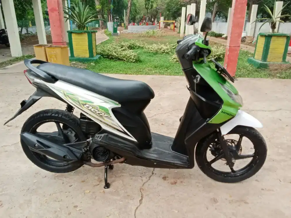 Dijual Honda Beat karbu THN 2012, mulus komplit Dki