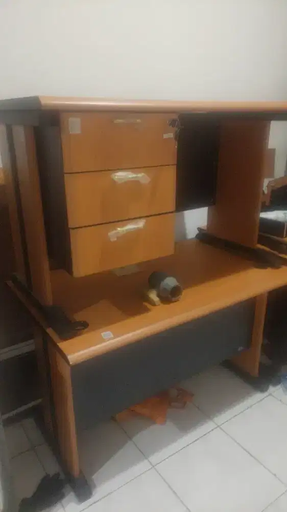 Meja kantor bagus