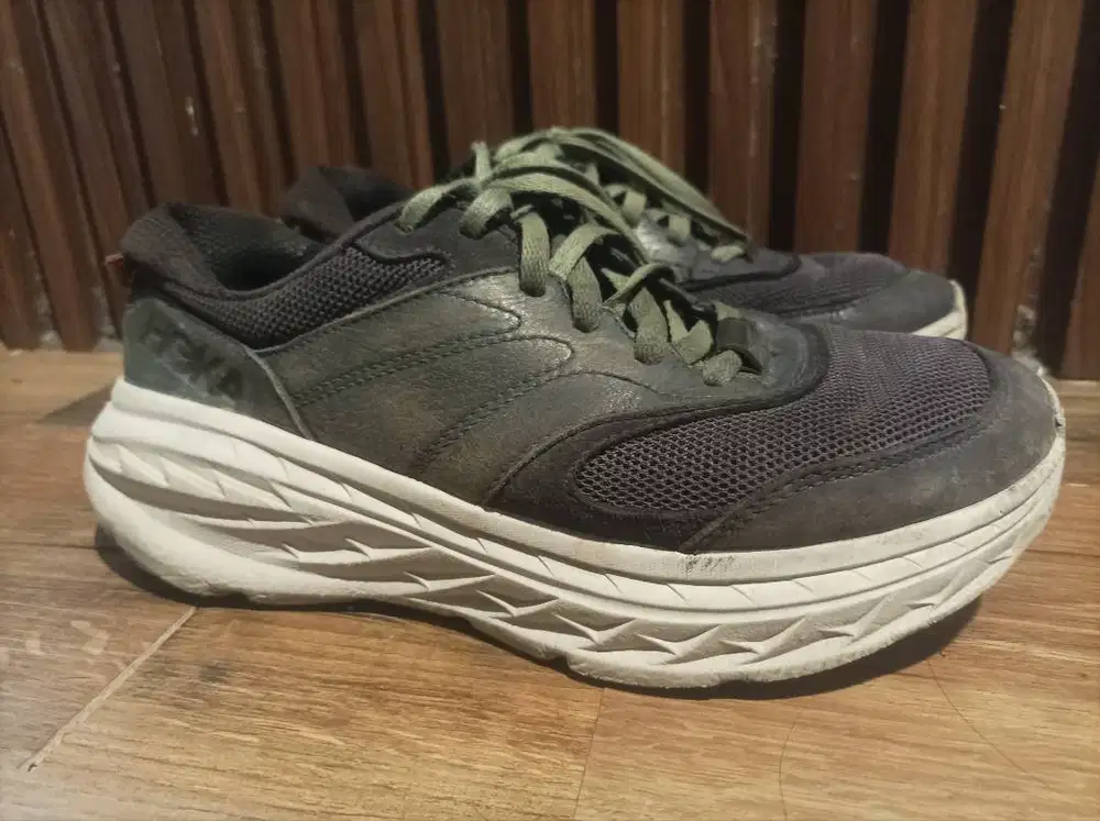 Sepatu hoka one one nomor 40 original