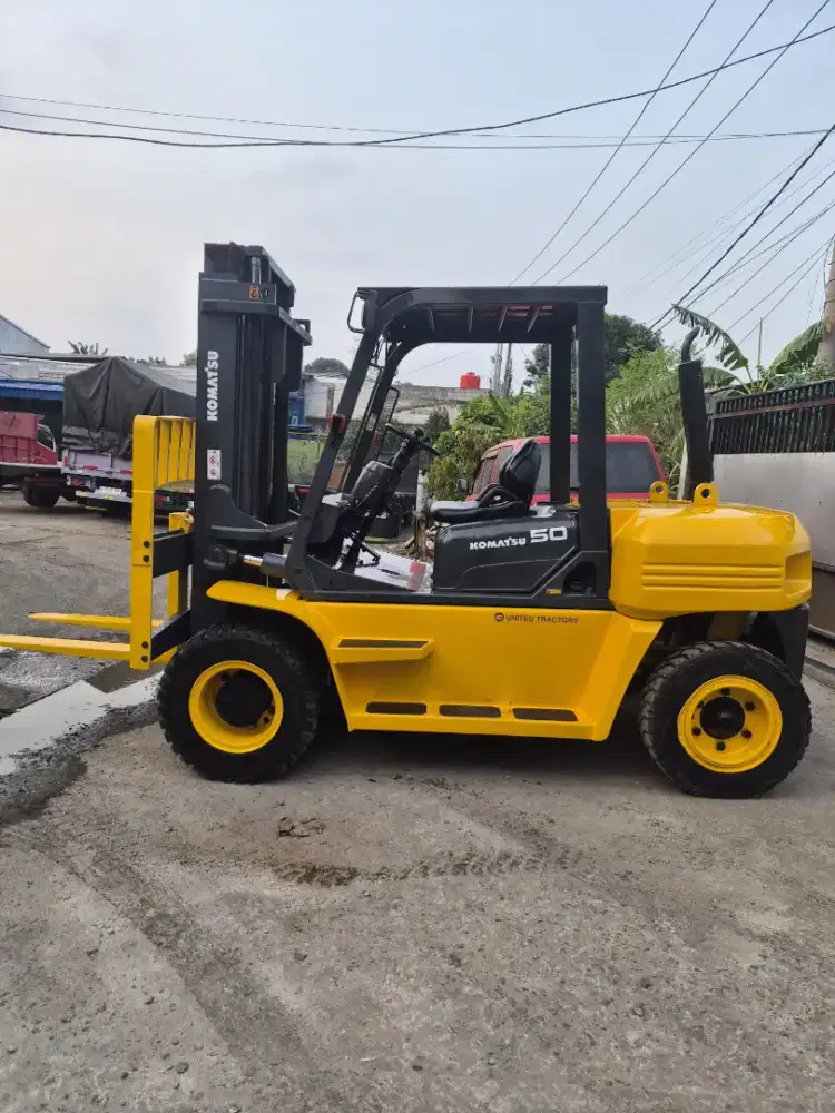 Forklift 5 Ton Komatsu 2010 siap kerja