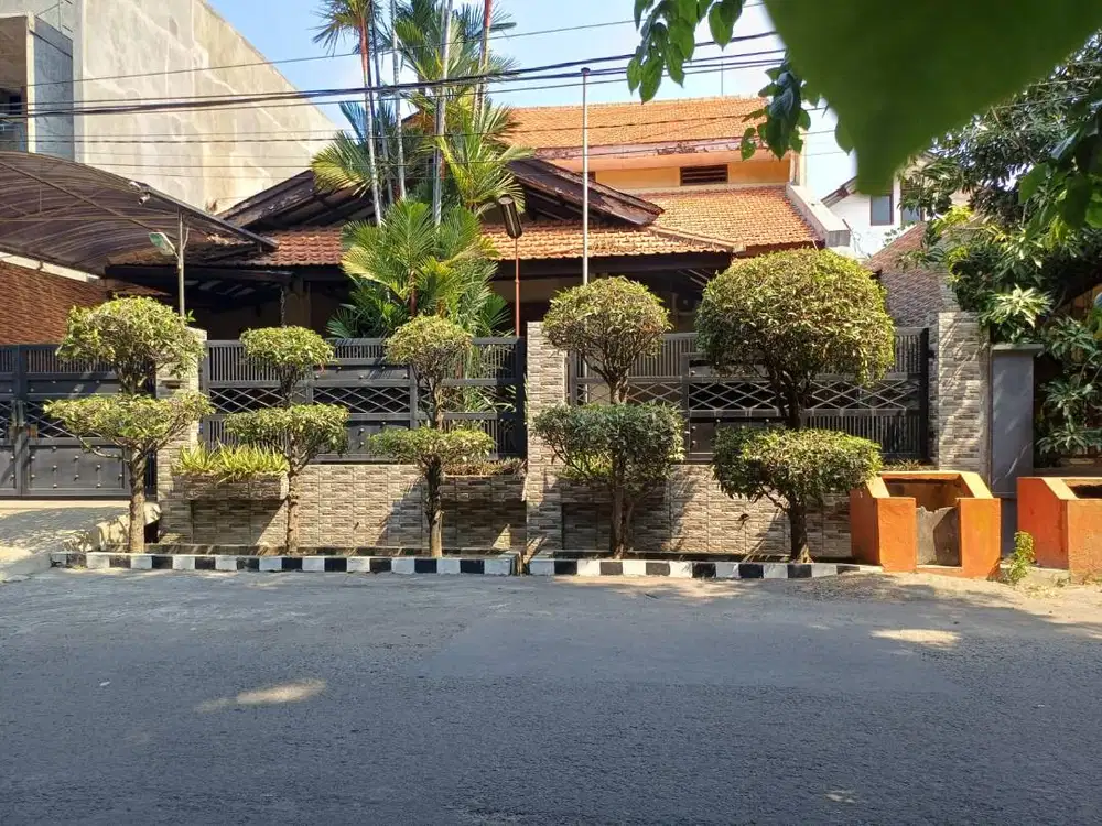 Dijual Rumah Rungkut Asri Bagus Terawat Siap Huni Ada Garasi Carport
