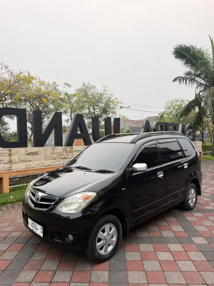 Toyota avanza g 2011 km rendah