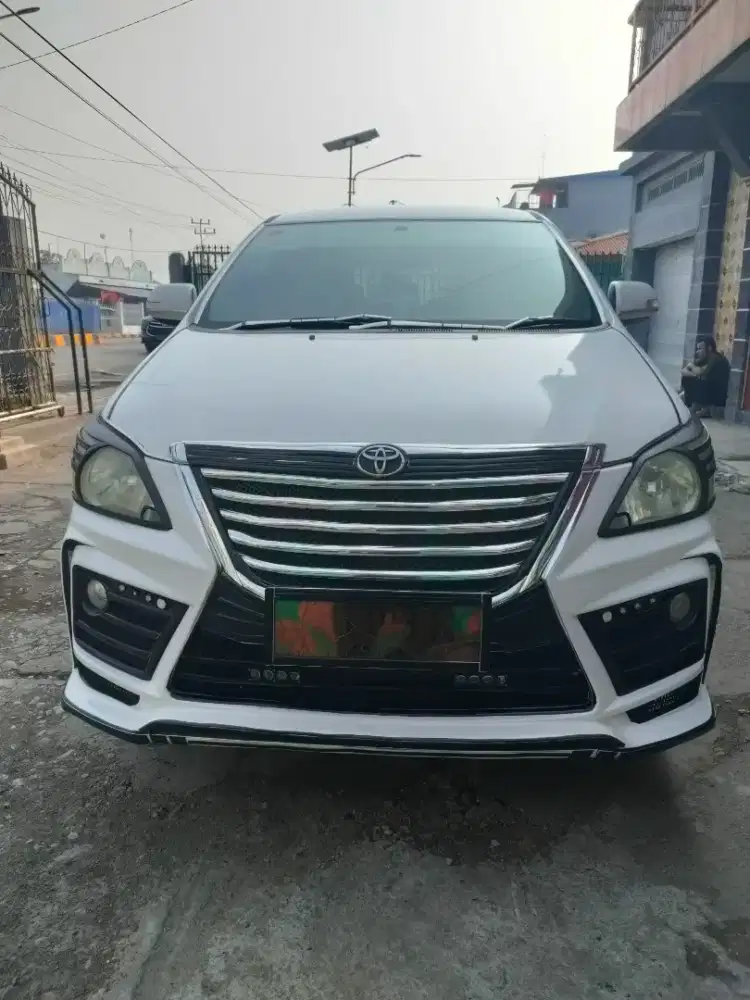 Jual mobil Innova 2012
