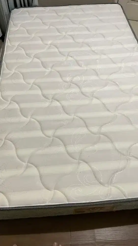 Kasur spring bed