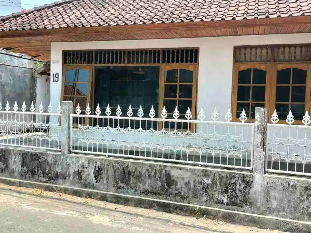 Di jual tanah beserta bangunan jalan Pulau Moyo , Denpasar, Bali