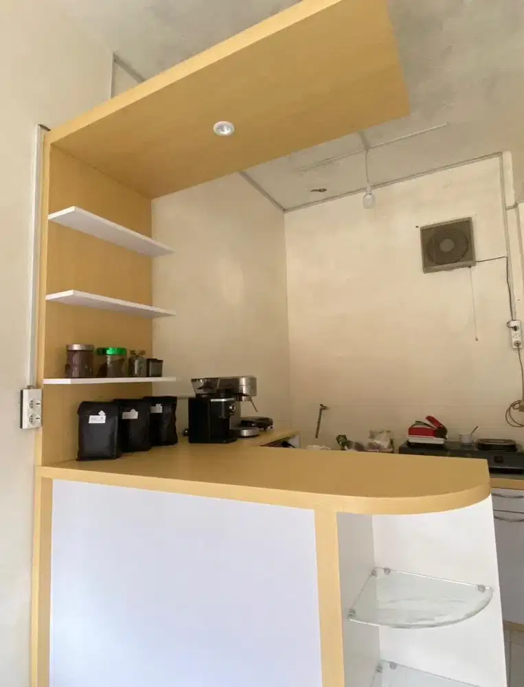 Meja bar cafe minimalis