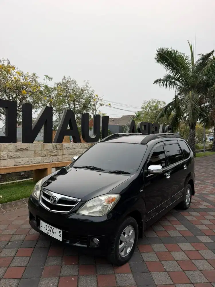 Toyota avanza g 2011 km rendah