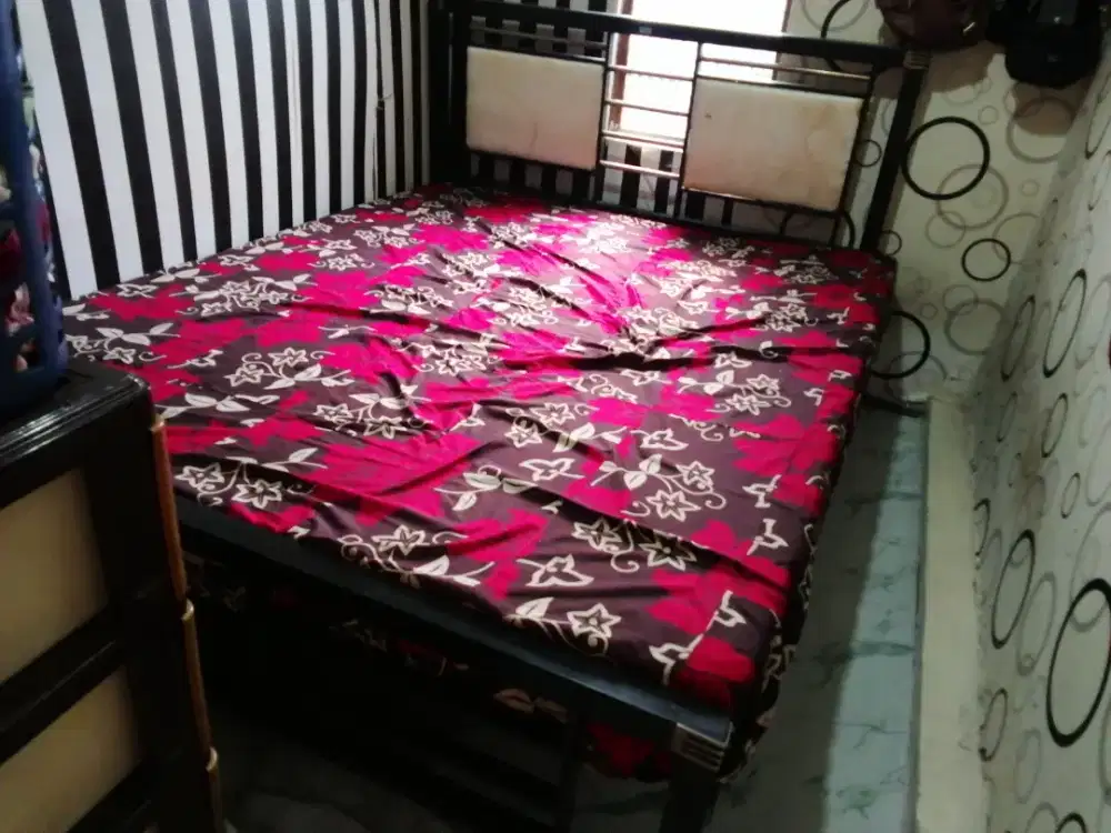 Jual 1 set ranjang besi dan kasur busa swallow