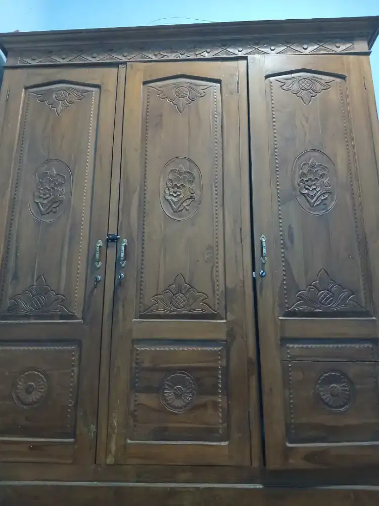 Lemari Jati 3 Pintu