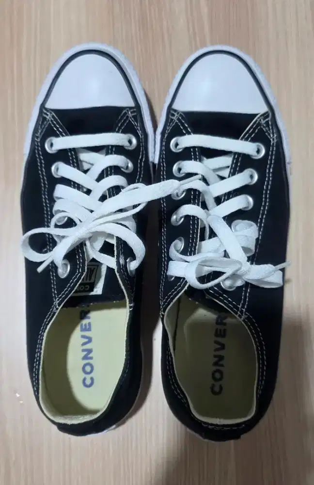 Sepatu converse ukuran 39