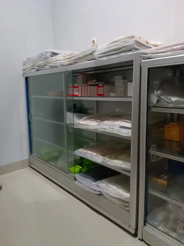 Etalase kaca alumunium 2 etalase panjang 1,5m dan 1m kondisi bagus