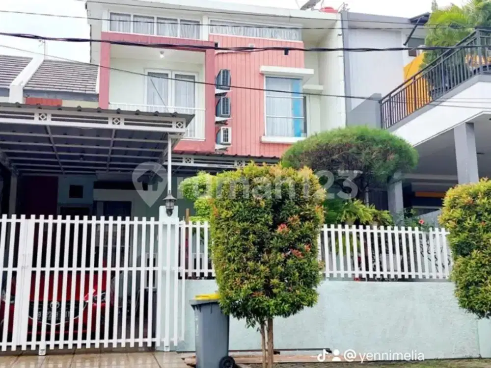 Rumah 2 Lantai SHM Bukit Golf Riverside Cibubur Bangunan Terawat Rapi Siap Huni Akses Tol Cimanggis