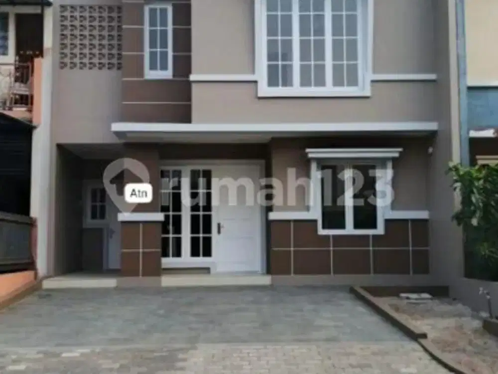 Rumah 2 Lantai SHM Kota Wisata Cibubur Terenovasi Rapi Siap Huni