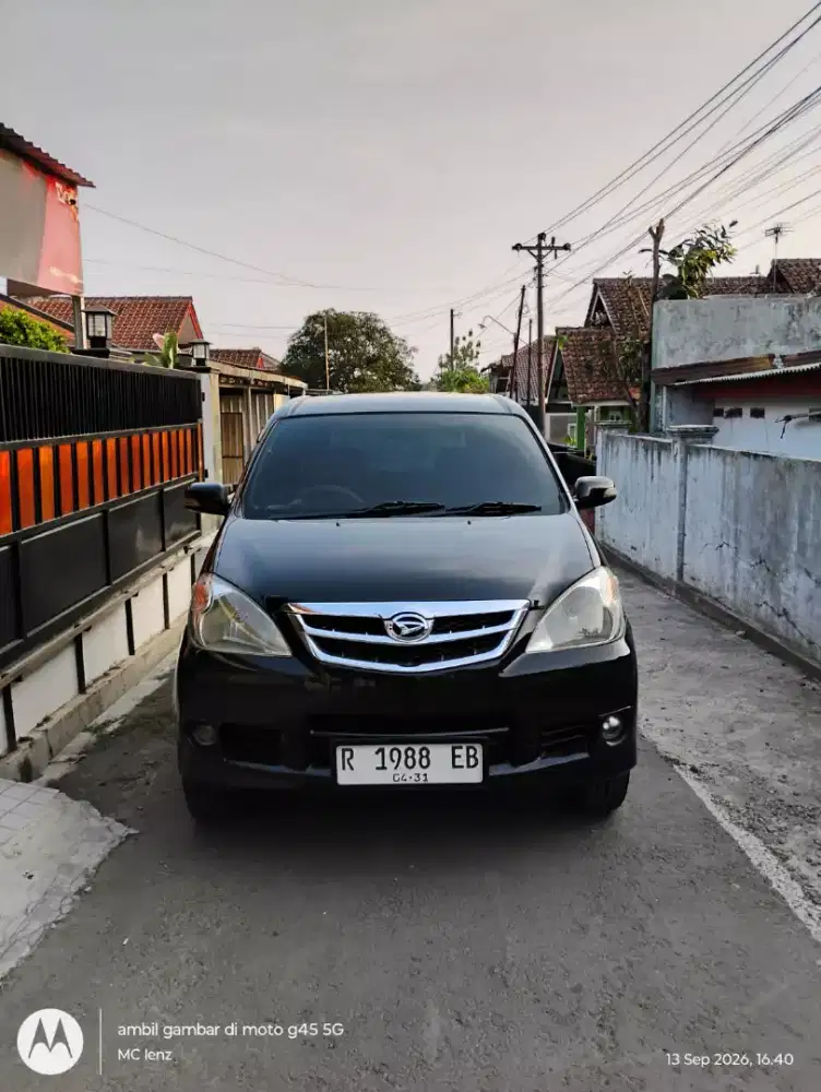 XENIA LI DELUXE 2011