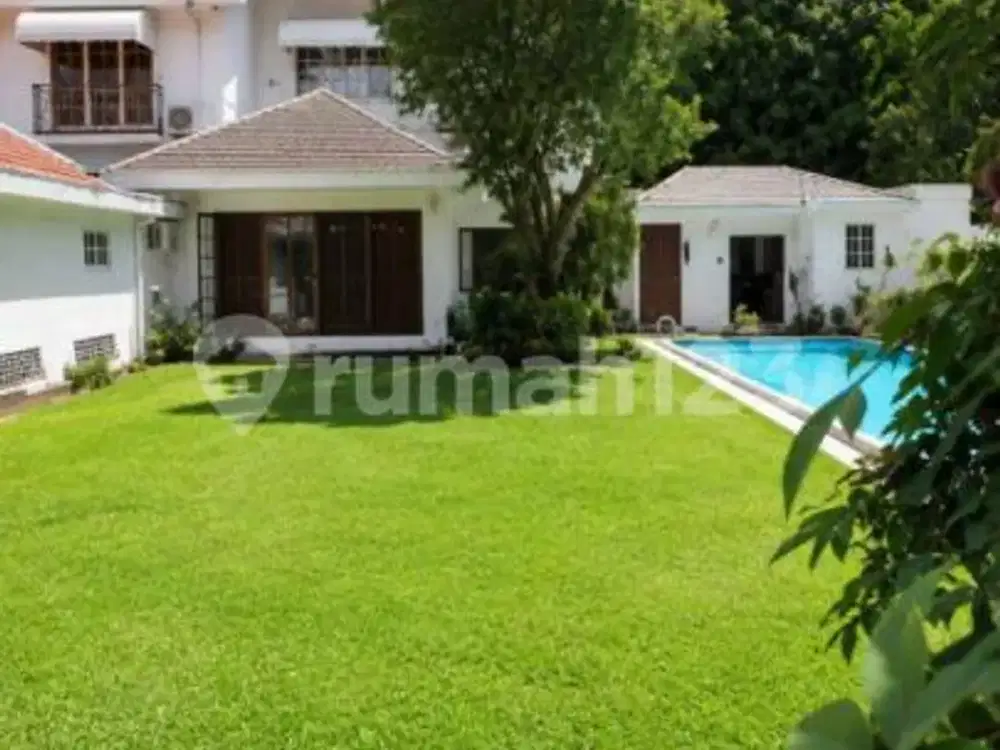 Rumah Pusat Kota Menteng Jakarta Pusat SHM Privat Pool Rapi Siap Huni Ready Paviliun Terpisah