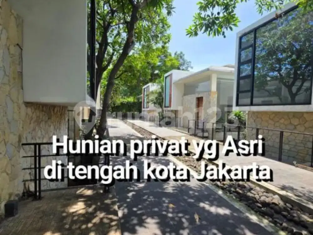 Rumah Townhouse Kemang Jakarta Selatan SHM Perumahan Elite Bangunan Terawat Rapi Siap Huni