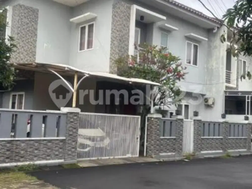 Rumah 2 Lantai SHM Semi Furnitur Cipayung Jakarta Timur Dalam Komplek Rapi Siap Huni