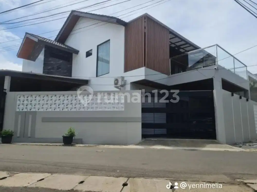 Rumah 2 Lantai SHM Kelapa Gading Jakarta Utara Pinggir Jalan Rapi Siap Huni