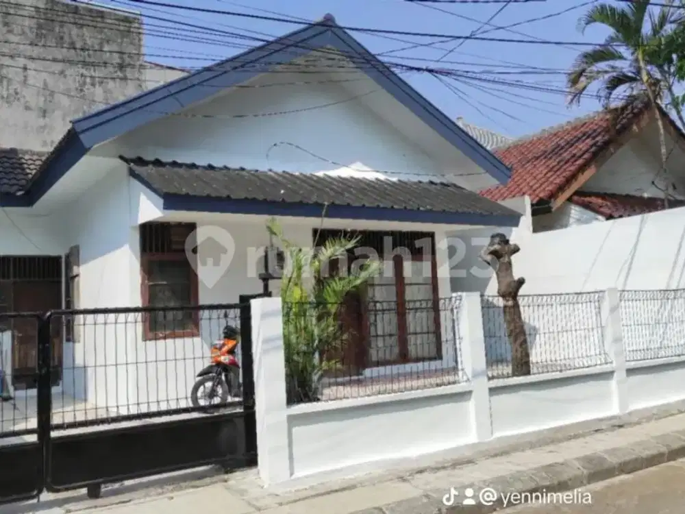 Rumah 1 Lantai SHM Komplek Taman Duren Sawit Jakarta Timur Bangunan Terawat Rapi Siap Huni Lokasi Strategis