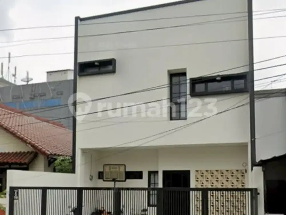 Jual Rumah Komplek Billy Moon Jakarta Timur SHM Bangunan 3 Lantai Rapi Siap Huni