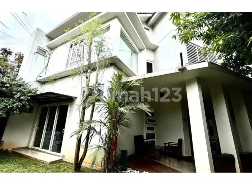 Rumah 2 Lantai SHM Cibubur Akses Dekat LRT Harjamukti dan Tol Rapi Siap Huni Semi Furnitur