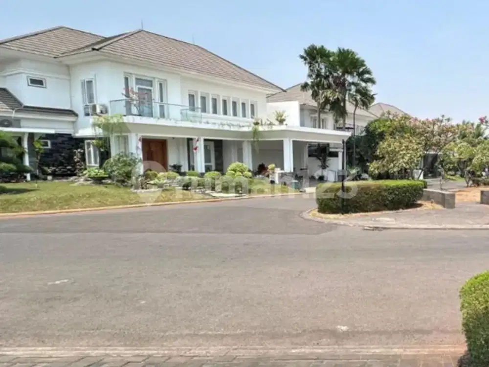 Jual Rumah Mewah Kota Wisata SHM Plus Kolam Renang Rapi Siap Huni