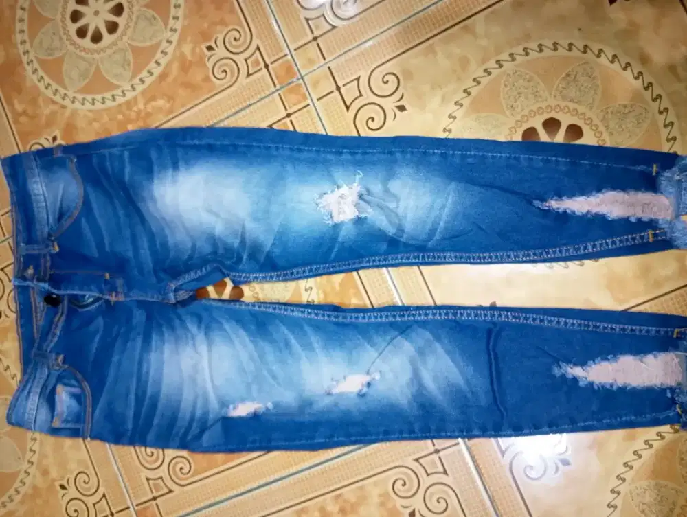 Jeans Wanita Sobek 7/8