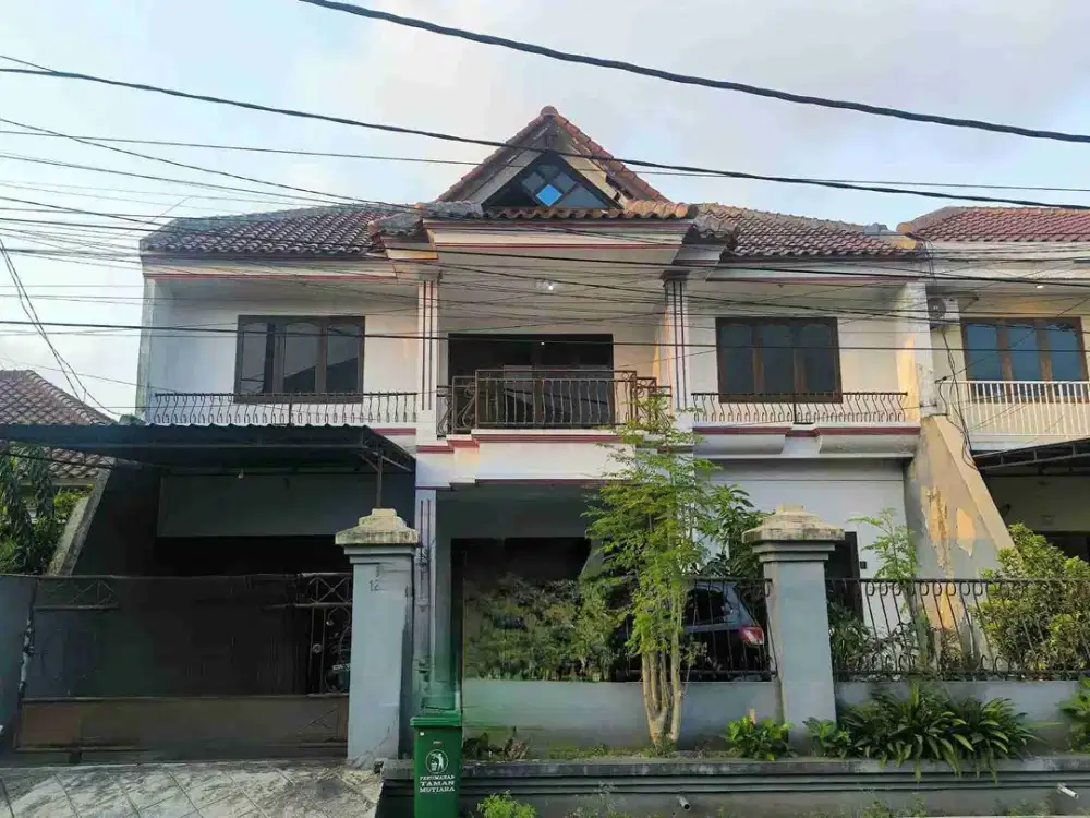 RUMAH LANTAI II DI JL IMAM BONJOL DEPAN TRANS STUDIO DENPASAR BALI