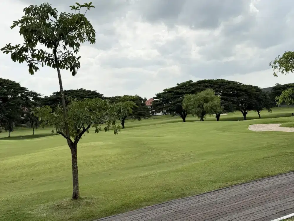 Langka Mewah Golf View di Graha Family Blok H