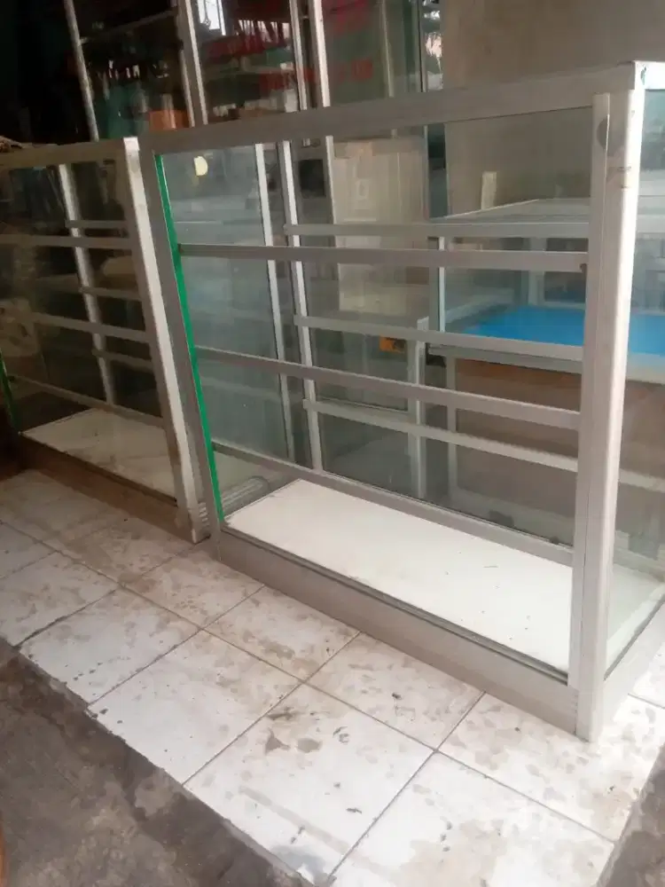 Etalase bekas  1 meter