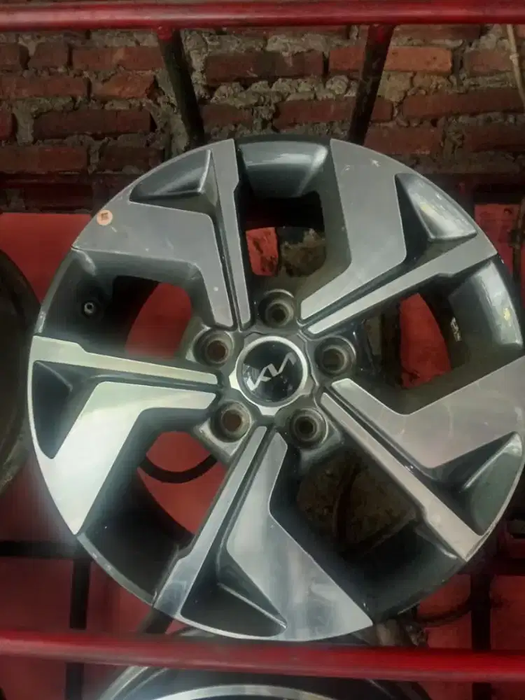 Velg original KIA ring 16. 4 pcs .bisa buat rush . Inova. . DLL